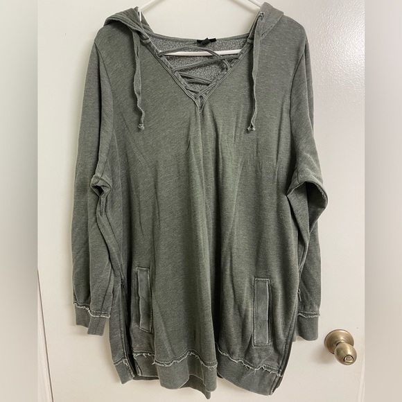 Torrid Fleece Burnout Lace-Up Side Tunic Hoodie size 2 - Picture 1 of 5